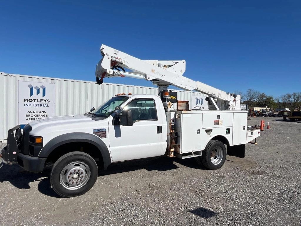 2009 Ford F-550 Equipment Image0