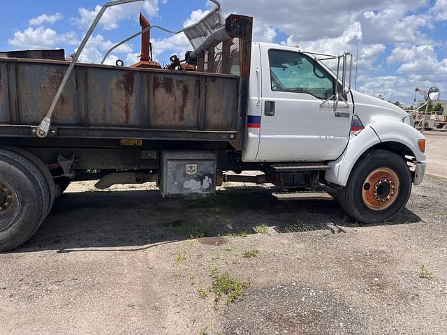 Image of Ford F-650 equipment image 4