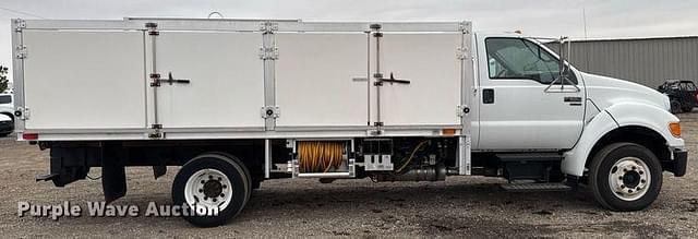 Image of Ford F-650 equipment image 3