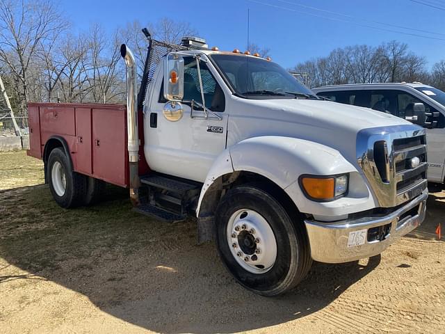 Image of Ford F-650 equipment image 3