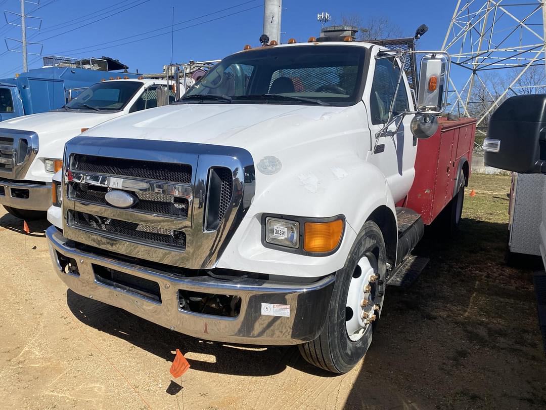 Image of Ford F-650 Primary image