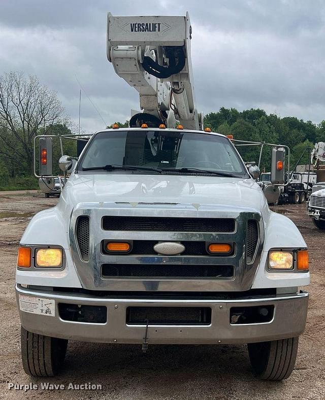 Image of Ford F-750 equipment image 1