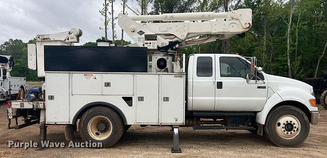 Image of Ford F-750 equipment image 3