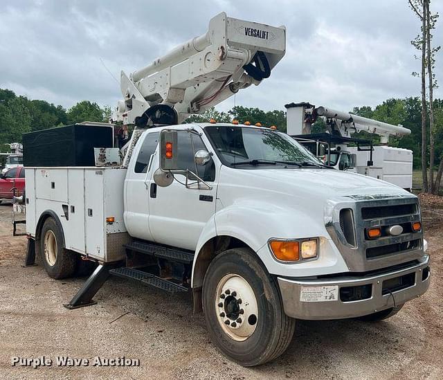 Image of Ford F-750 equipment image 2