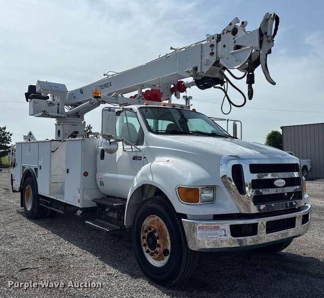 Image of Ford F-750 equipment image 2