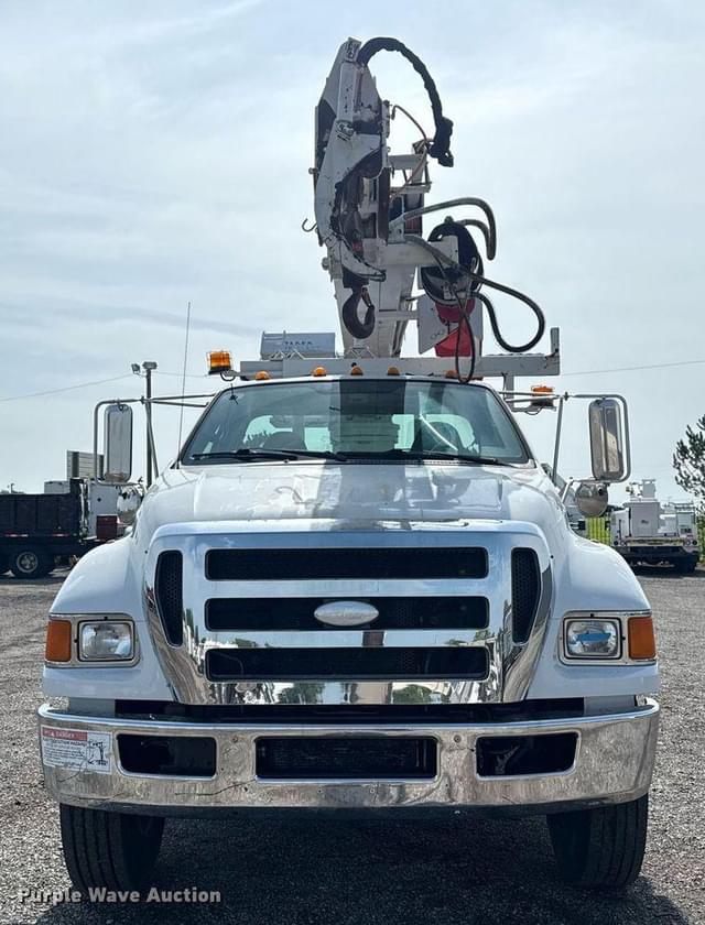 Image of Ford F-750 equipment image 1