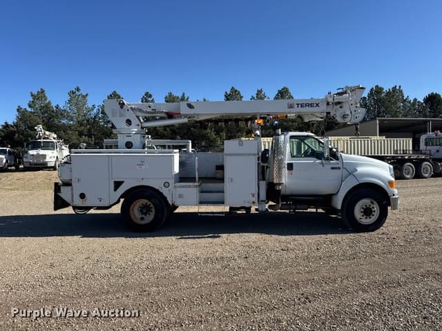 Image of Ford F-750 equipment image 3