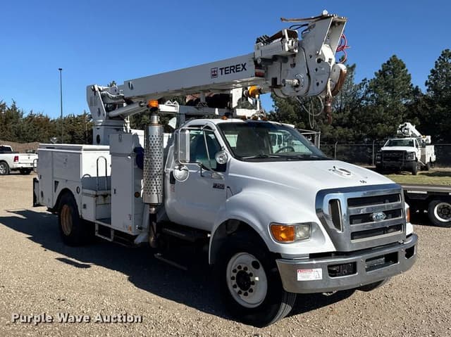 Image of Ford F-750 equipment image 2