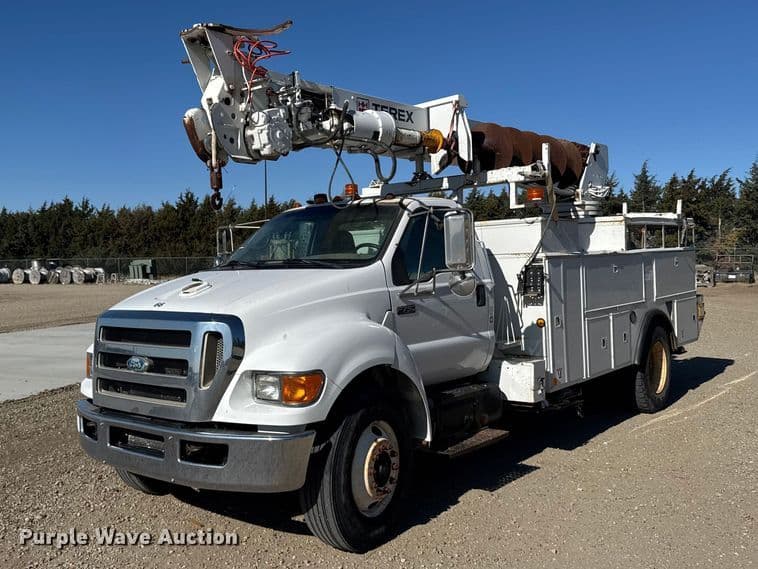 Image of Ford F-750 Primary image