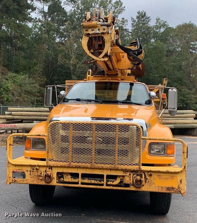 Image of Ford F-750 equipment image 1