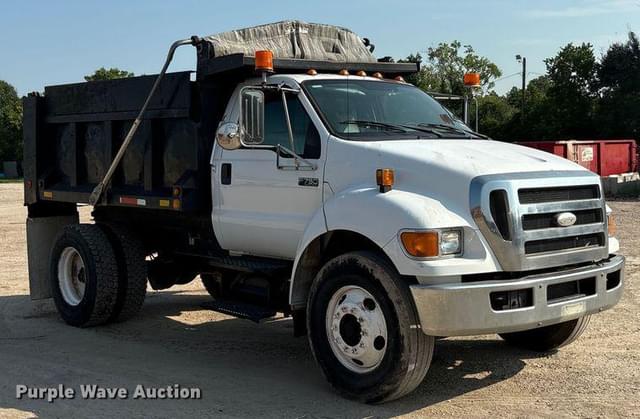 Image of Ford F-750 equipment image 2