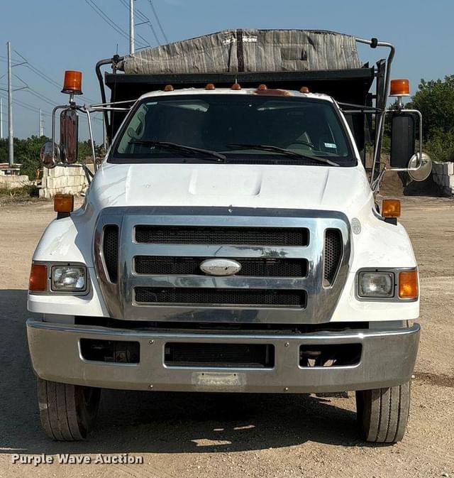 Image of Ford F-750 equipment image 1