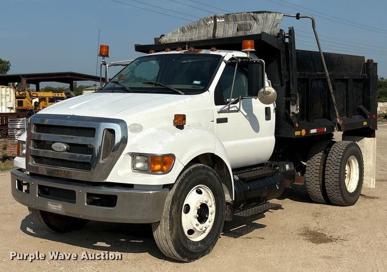 2009 Ford F-750 Equipment Image0