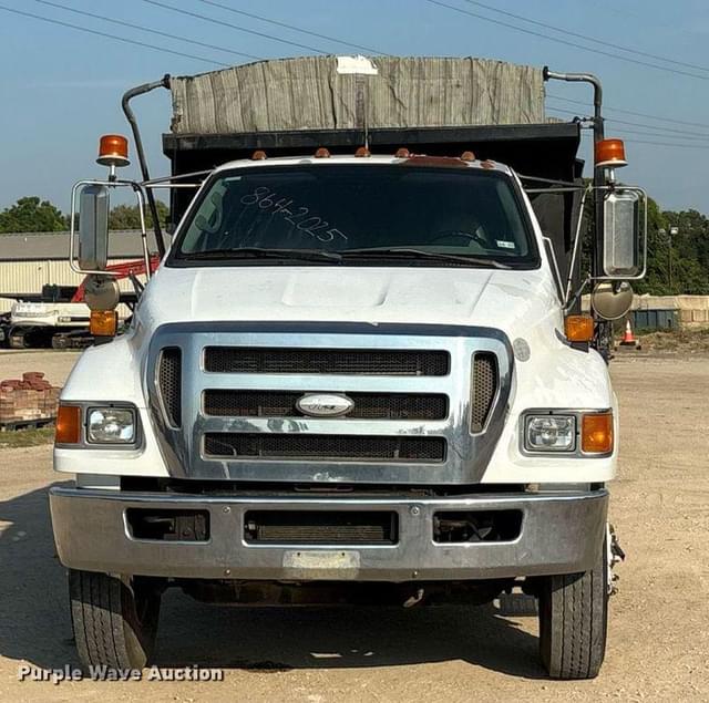 Image of Ford F-750 equipment image 1
