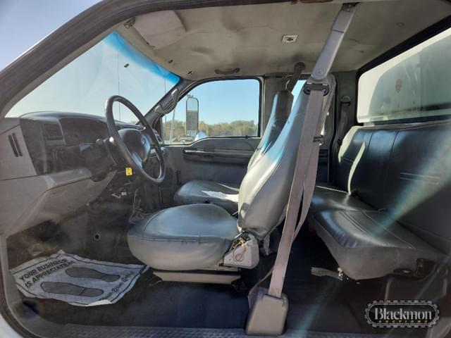 Image of Ford F-750 equipment image 3