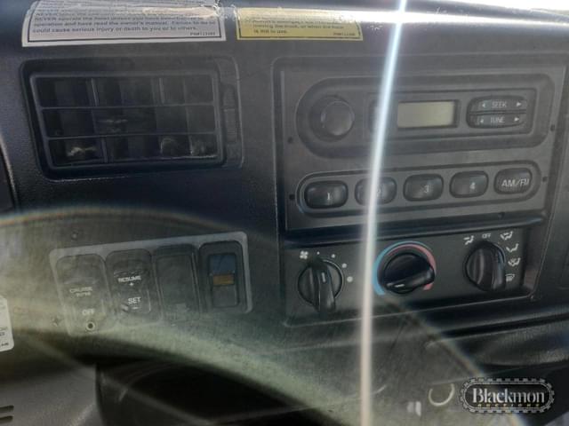 Image of Ford F-750 equipment image 4