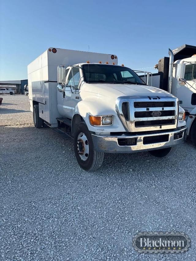 Image of Ford F-750 equipment image 3