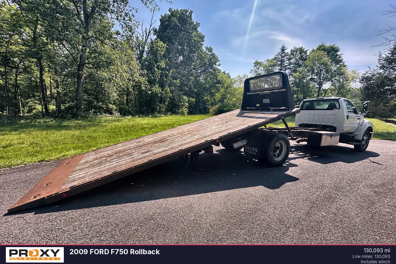 2009 Ford F-750 Equipment Image0