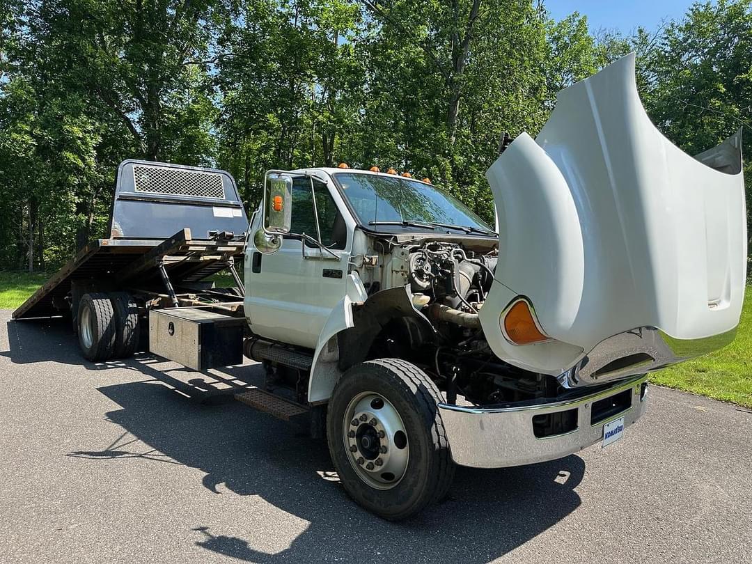Image of Ford F-750 Primary image