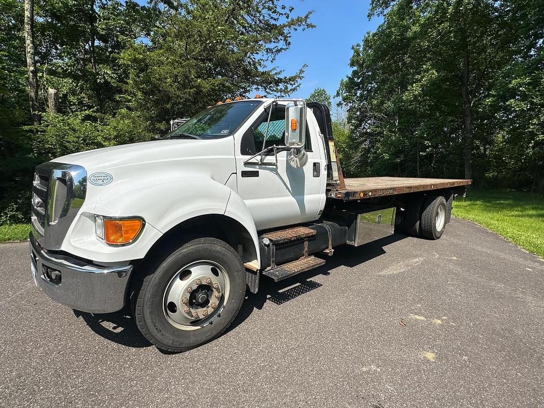 Image of Ford F-750 Primary image