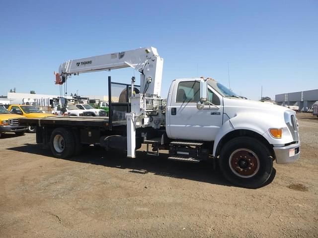 Image of Ford F-750 equipment image 1