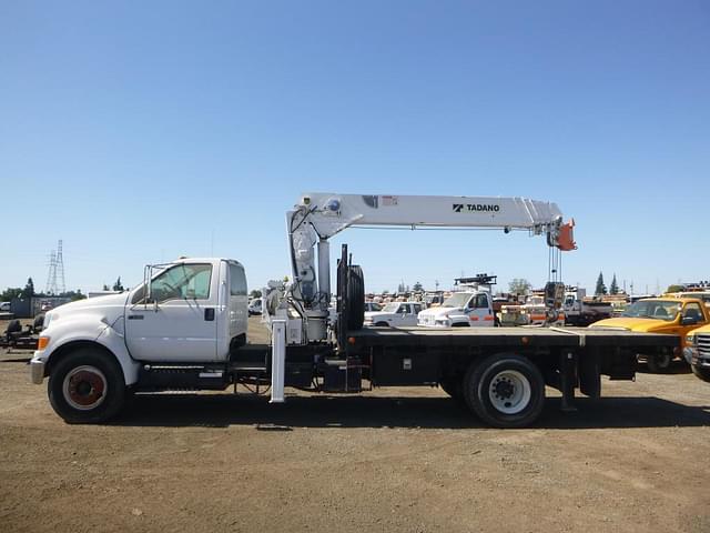 Image of Ford F-750 equipment image 4