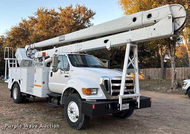 Image of Ford F-750 equipment image 2