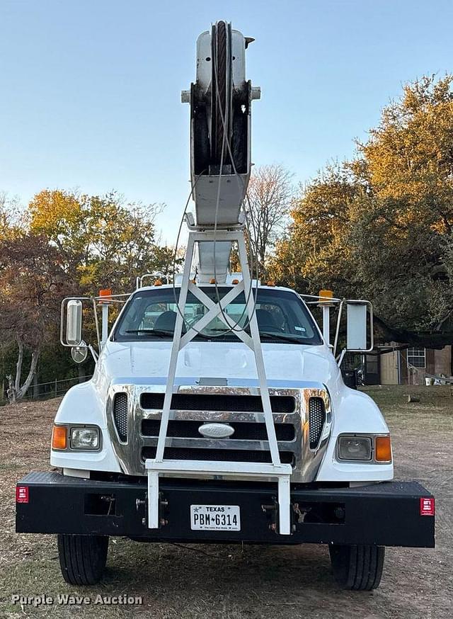 Image of Ford F-750 equipment image 1