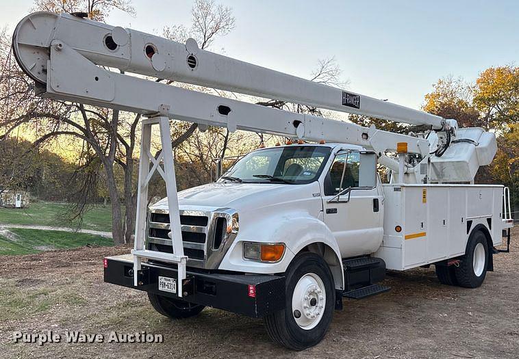 Image of Ford F-750 Primary image