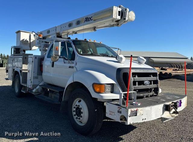 Image of Ford F-750 equipment image 2