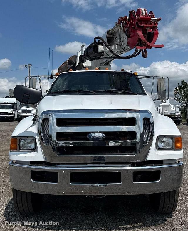 Image of Ford F-750 equipment image 1