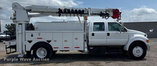 Image of Ford F-750 equipment image 3