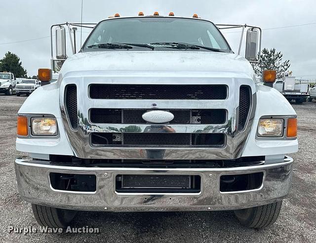 Image of Ford F-750 equipment image 1