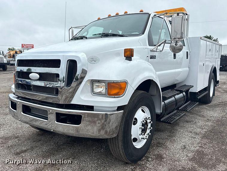 Image of Ford F-750 Primary image