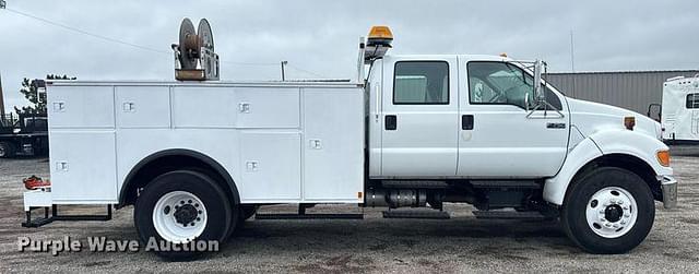 Image of Ford F-750 equipment image 3