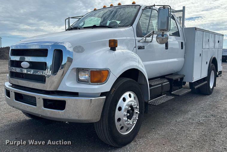 Image of Ford F-750 Primary image