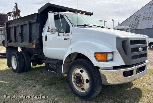 Image of Ford F-750 equipment image 2