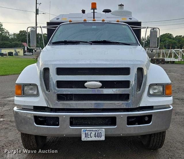 Image of Ford F-750 equipment image 1