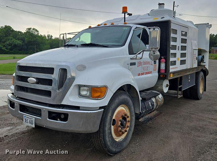 Image of Ford F-750 Primary image