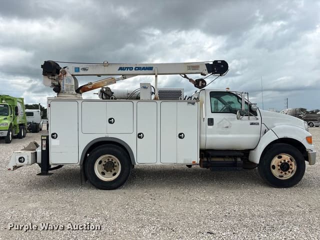 Image of Ford F-750 equipment image 3