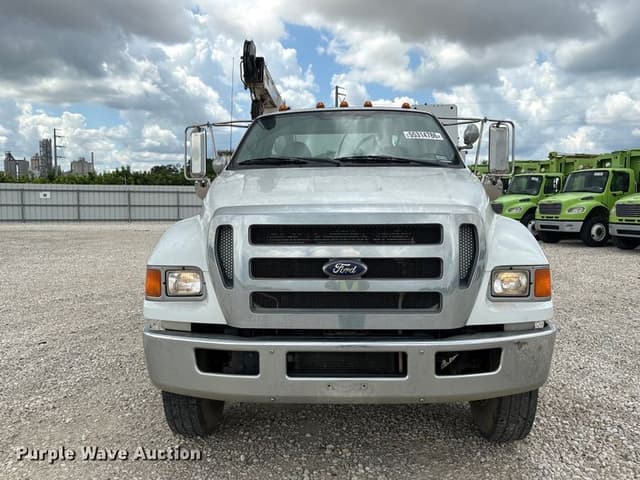 Image of Ford F-750 equipment image 1
