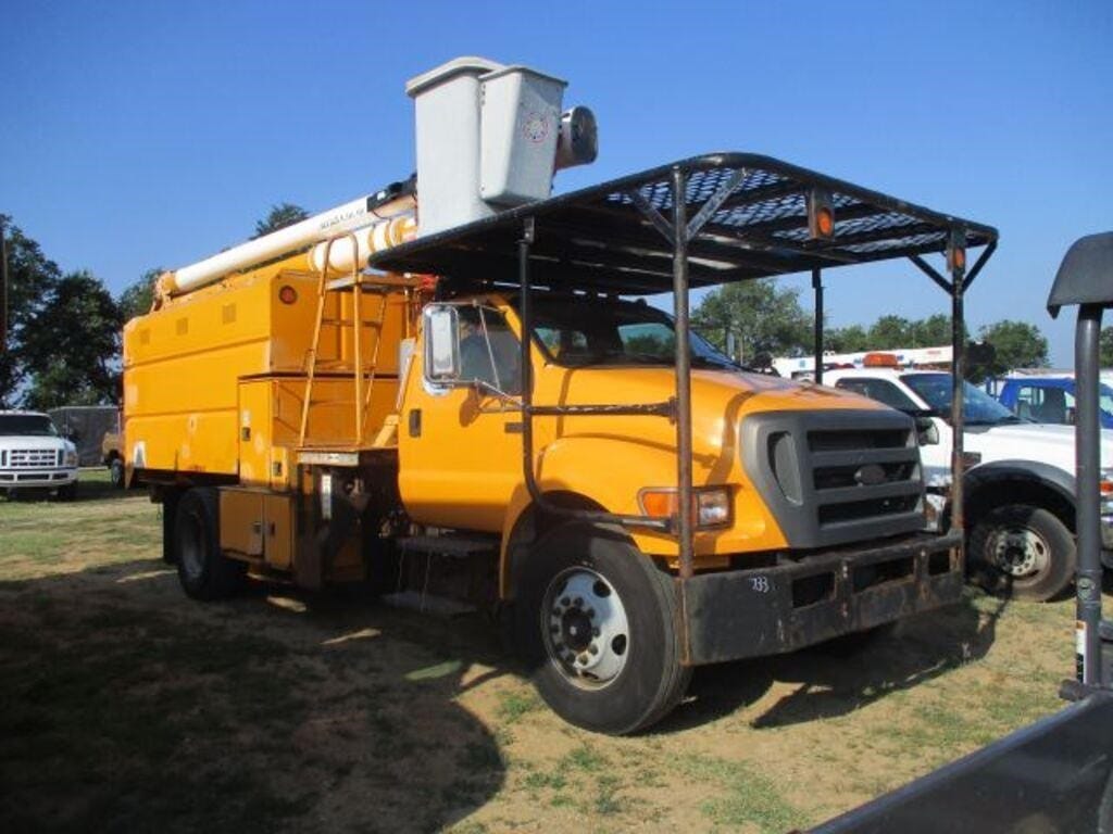 2009 Ford F-750 Equipment Image0
