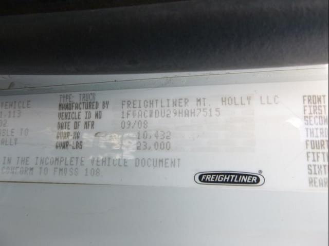 Image of Freightliner Business Class M2 106 equipment image 4