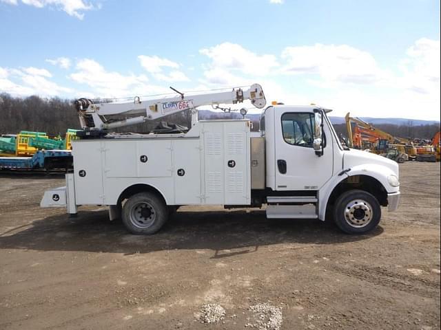 Image of Freightliner Business Class M2 106 equipment image 2
