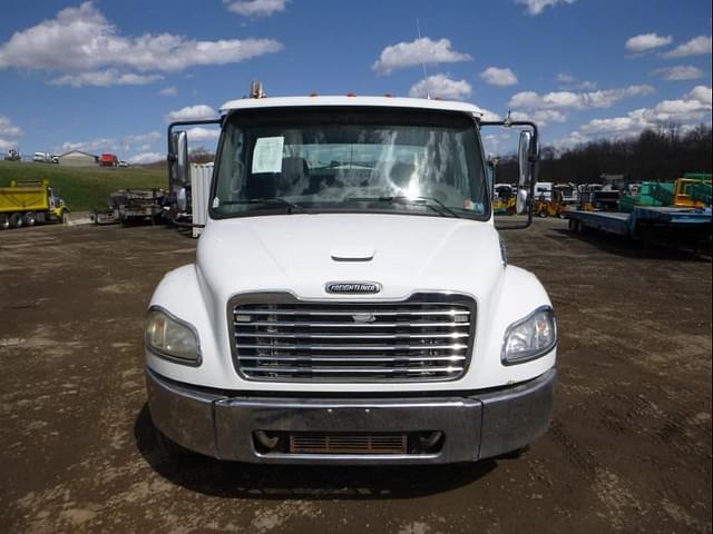 Image of Freightliner Business Class M2 106 equipment image 1