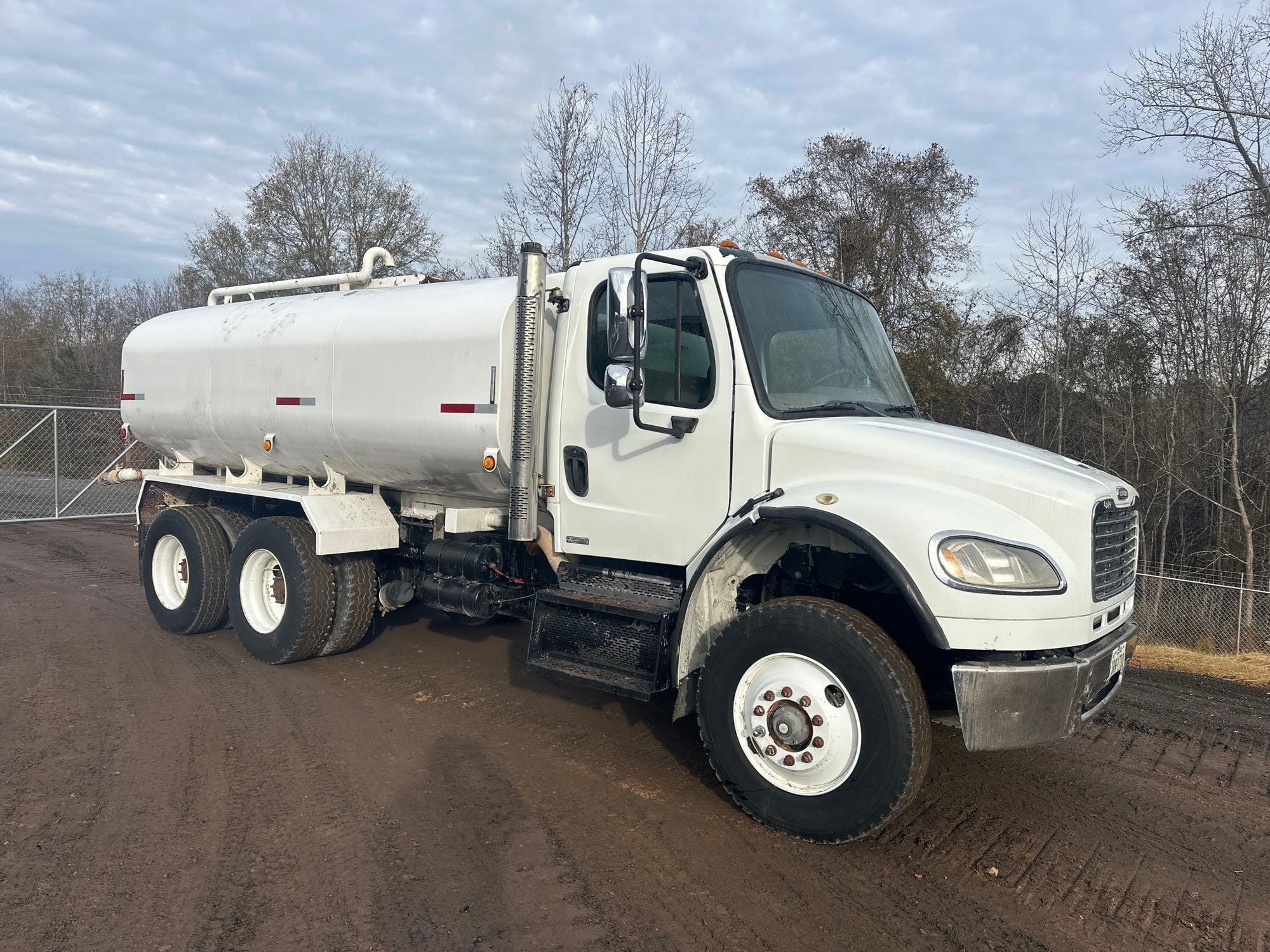 2009 Freightliner Business Class M2 106 Equipment Image0
