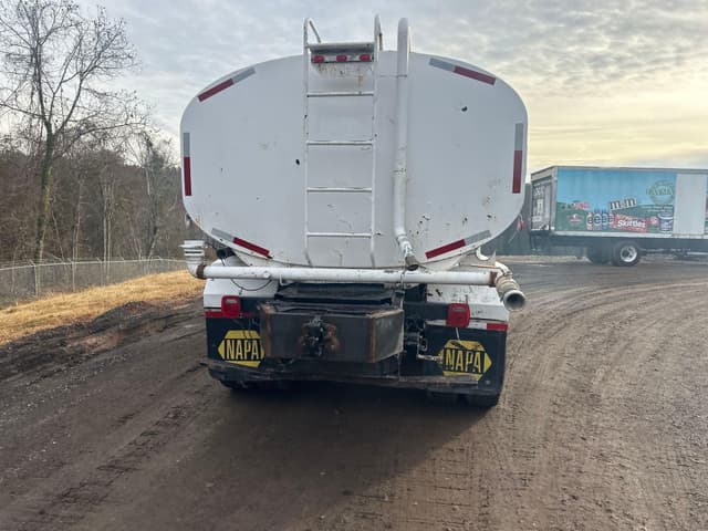 Image of Freightliner Business Class M2 106 equipment image 4