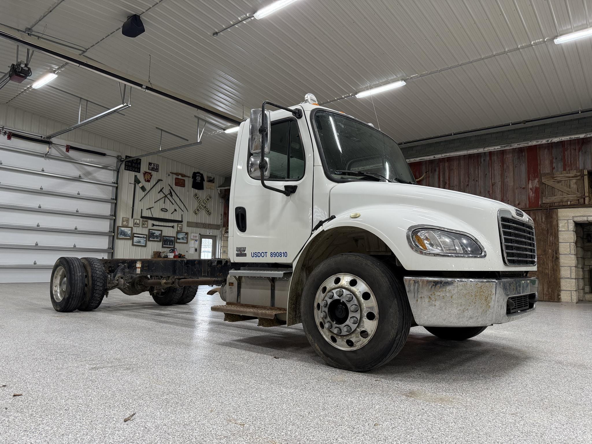 2009 Freightliner Business Class M2 106 Equipment Image0