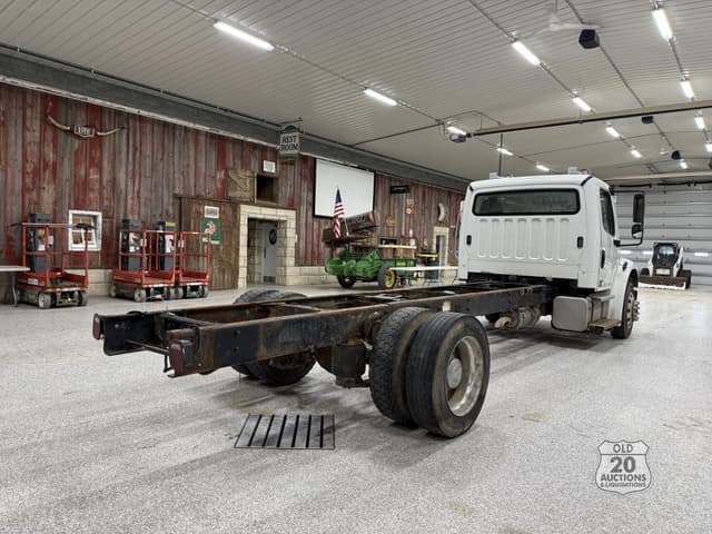 Image of Freightliner Business Class M2 106 equipment image 2