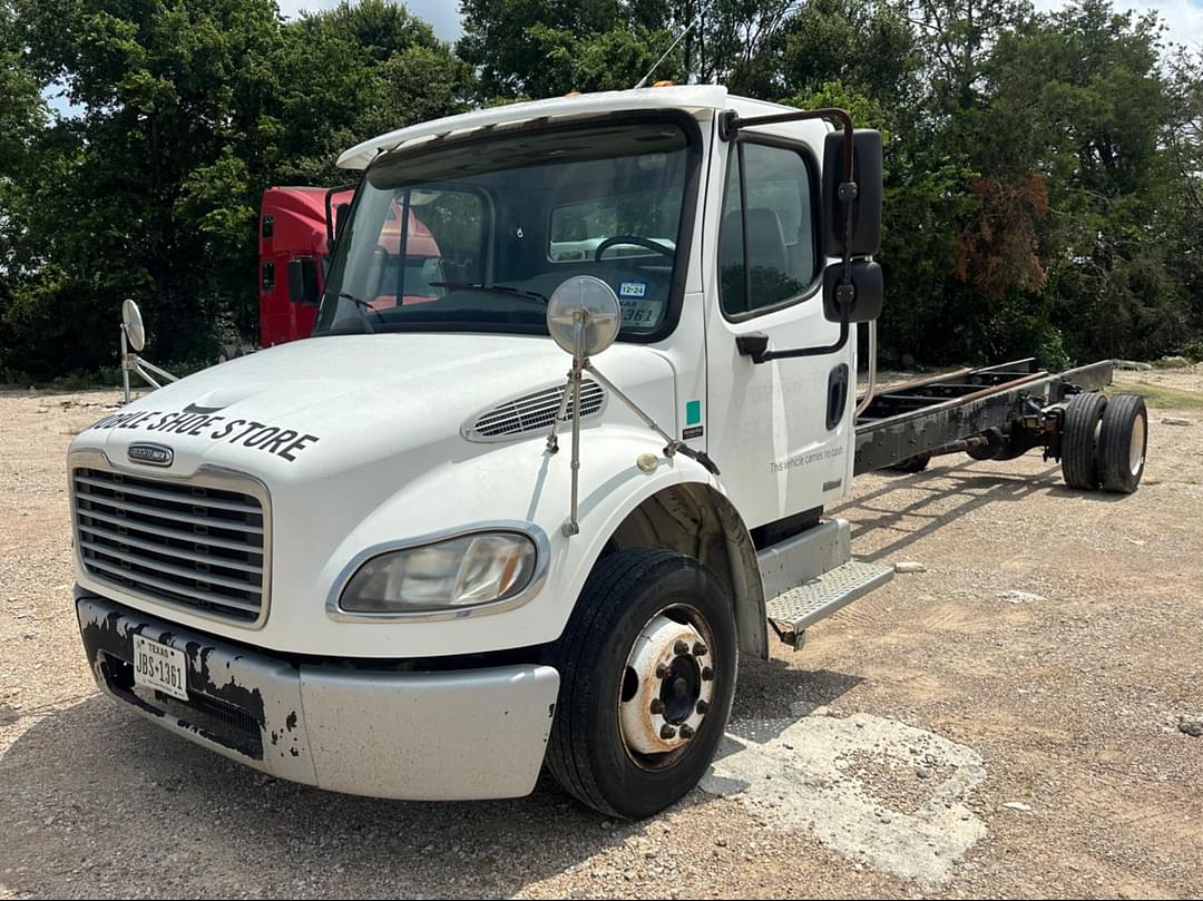 Image of Freightliner Business Class M2 106 Primary image